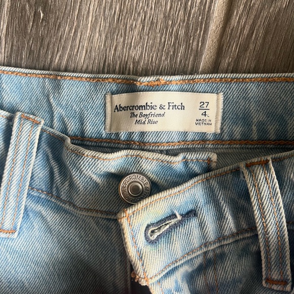 A&F Boyfriend mid rise jeans - Picture 9 of 12